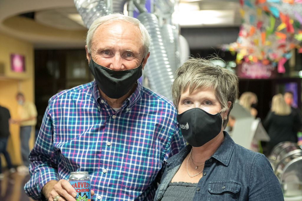 Neil Finlen, Lori Laughlin